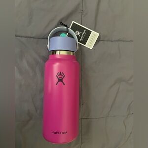 Hydro Flask 32 oz Wide Mouth with Flex Straw Cap in Holiday Punch